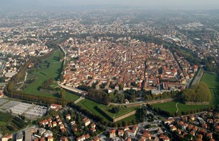 veduta aerea lucca-turismo lucca.jpg