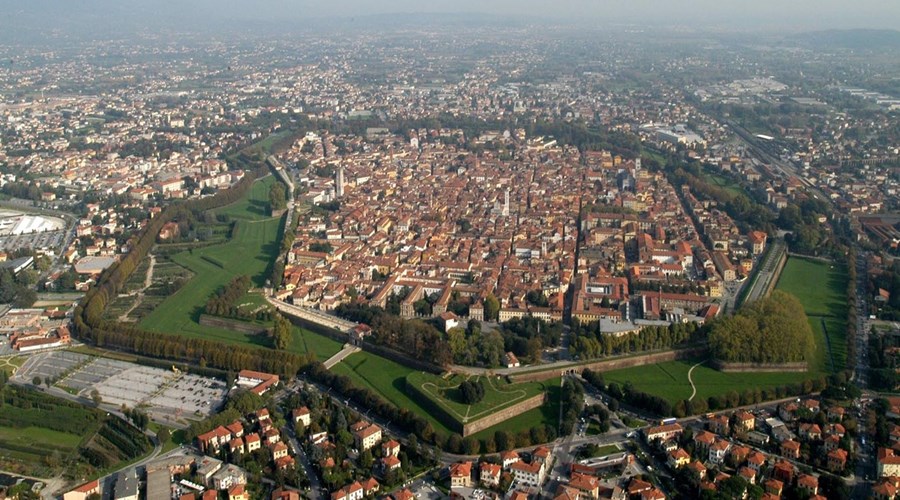 veduta aerea lucca-turismo lucca.jpg